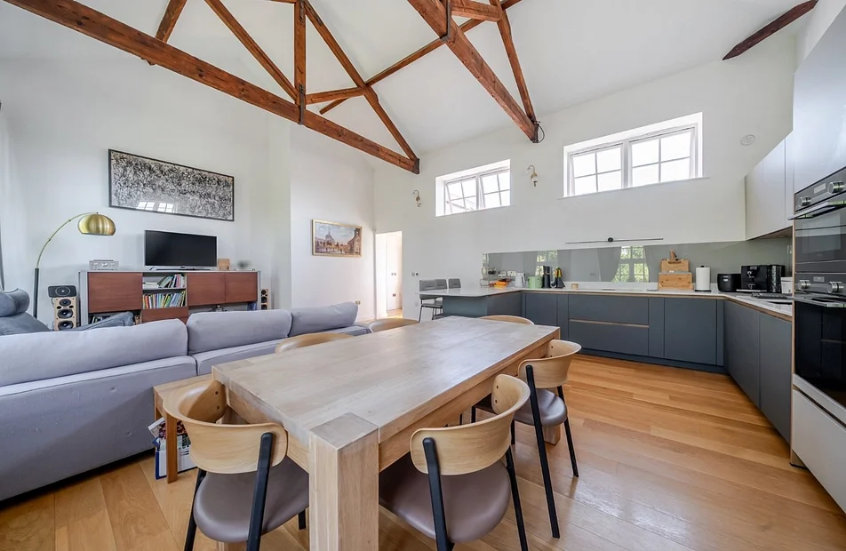 House Arcadian Place in Greater London