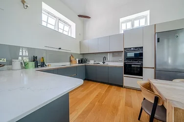 House Arcadian Place in Greater London