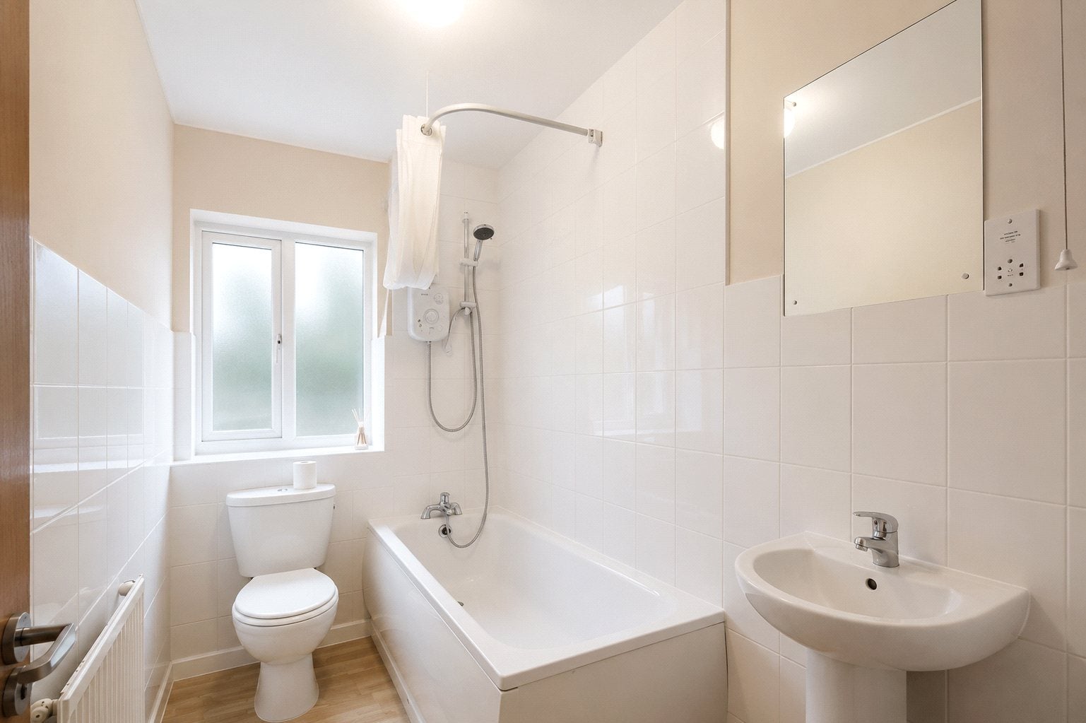Flat Osprey Close in Greater London