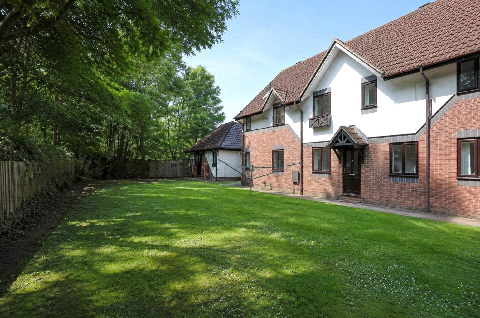 Flat Osprey Close in Greater London