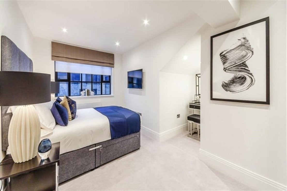 Flat Rainville Road in Greater London