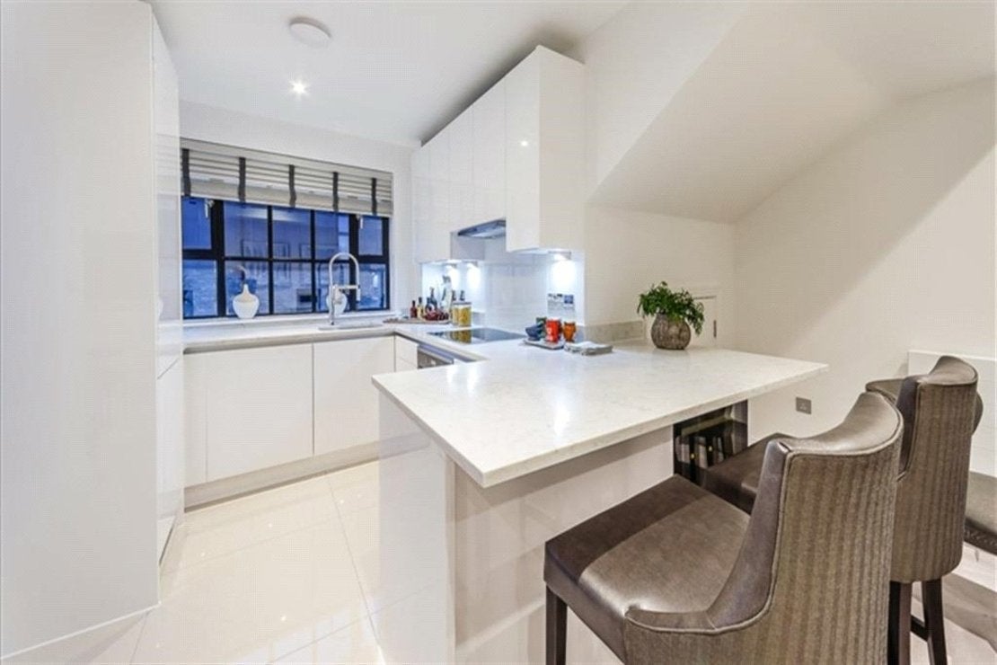 Flat Rainville Road in Greater London