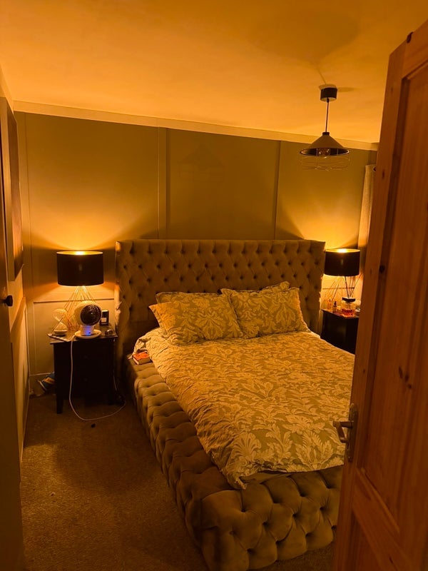 Room Yewtree Lane in Manchester