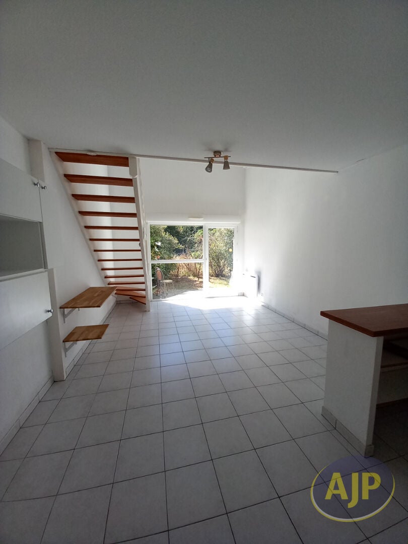 Appartement Route Solaire à Mayac