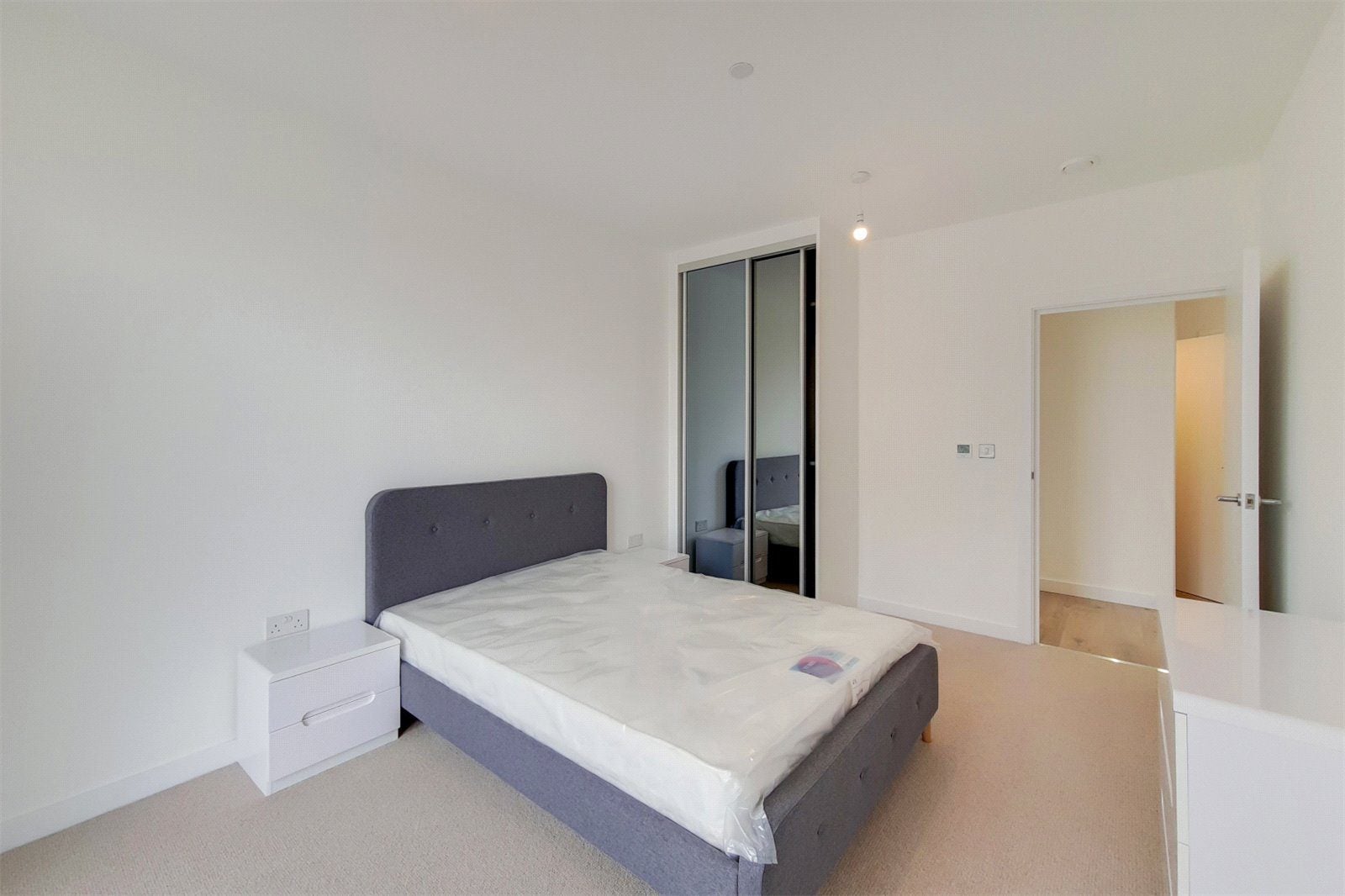 Flat Atlantis Avenue in Greater London