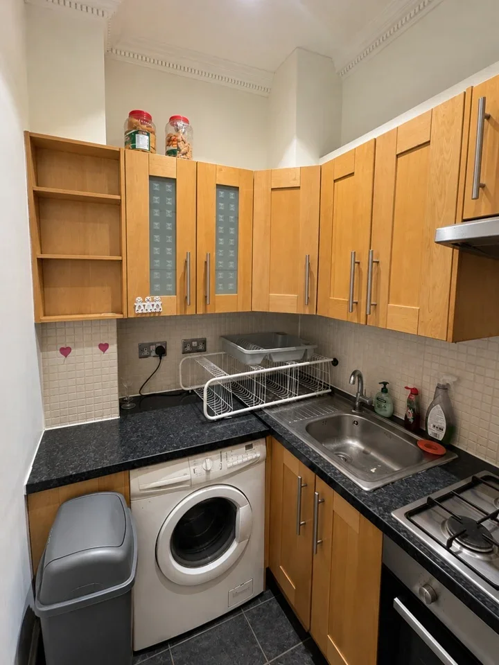 Flat Sunningfields Road in Greater London