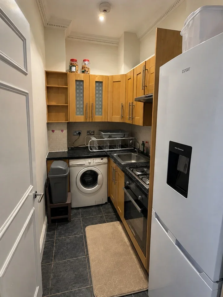 Flat Sunningfields Road in Greater London