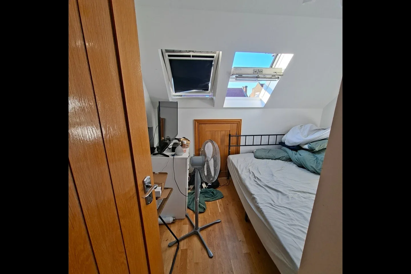 Room Rollit Crescent in Greater London