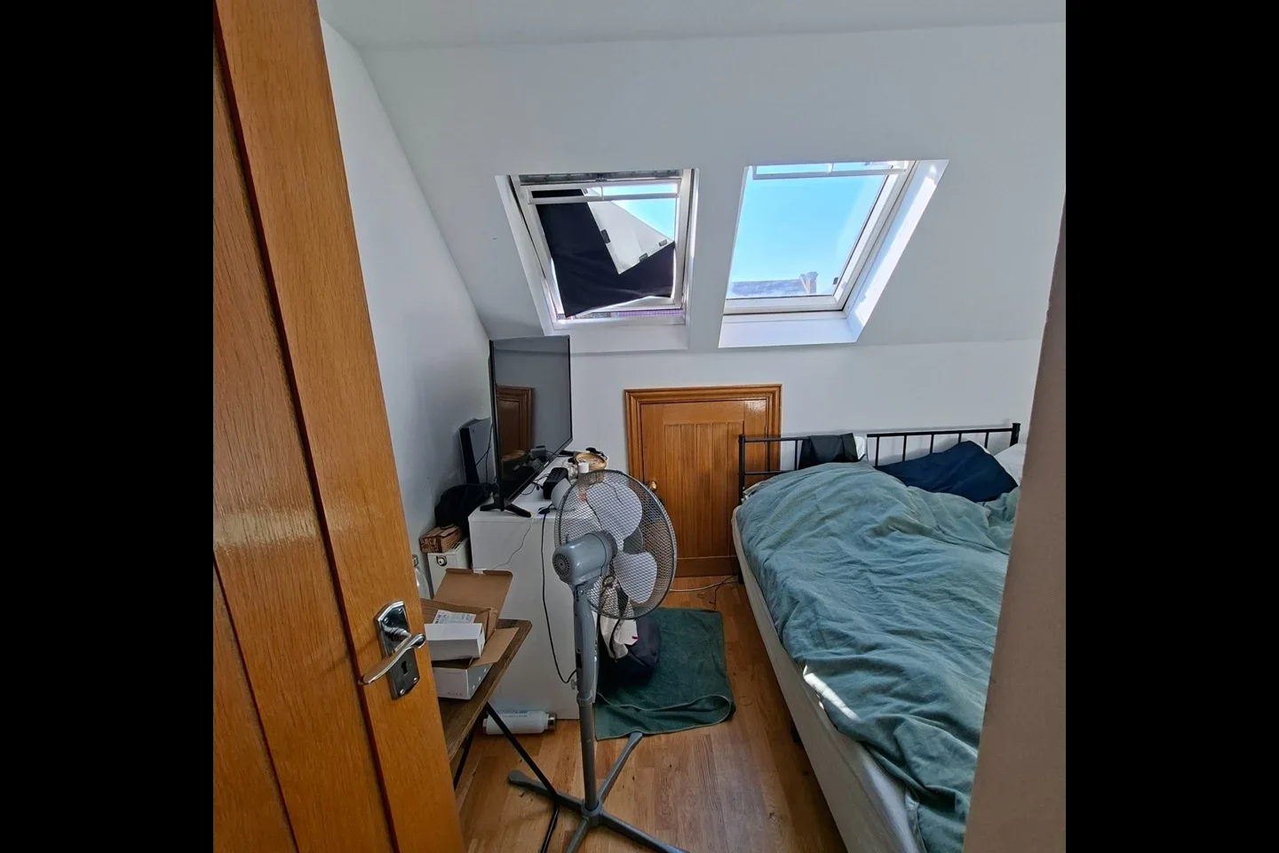Room Rollit Crescent in Greater London