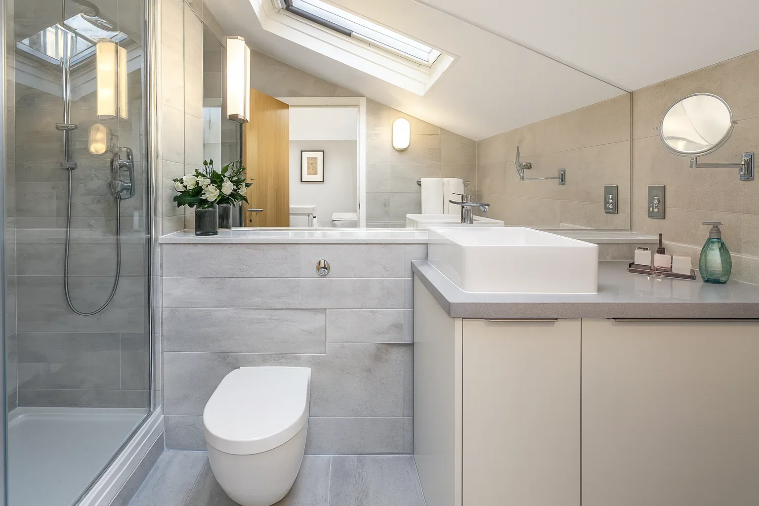 Flat Brompton Road in Greater London