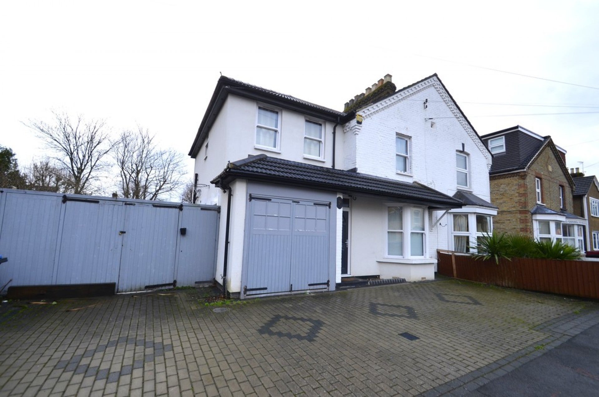 Flat Claremont Road in Borough of Runnymede