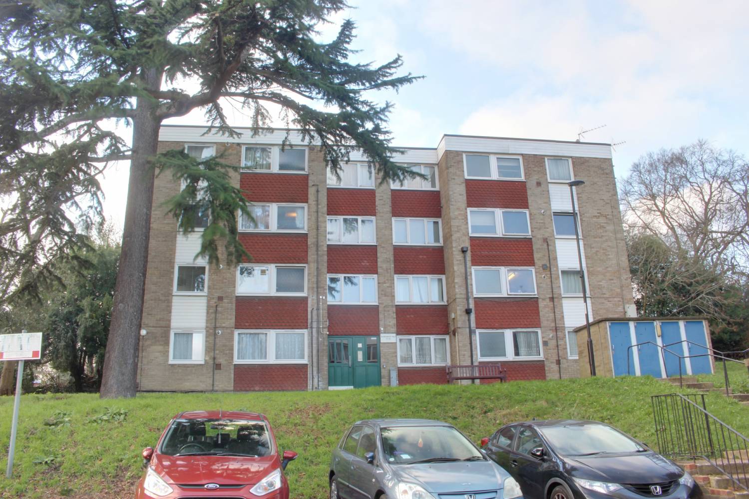 Flat Bramley Hill in London