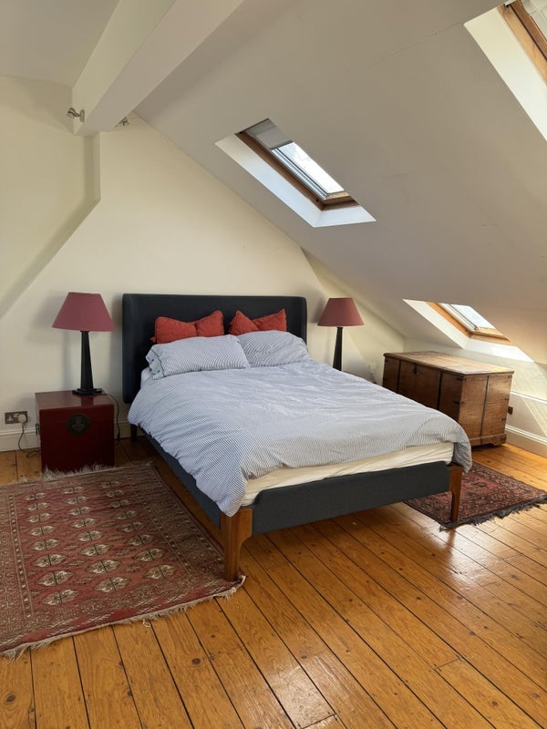 Room Wormholt Road in Greater London
