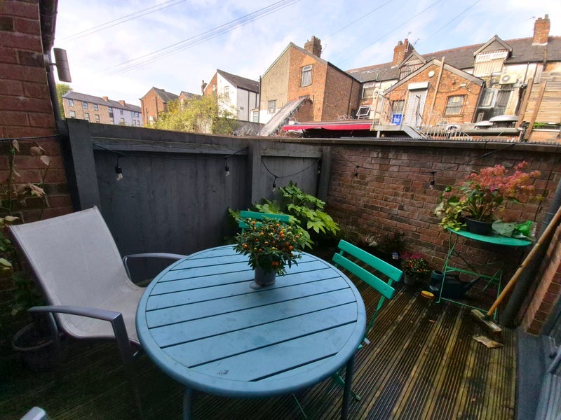Room Needham Avenue in Manchester