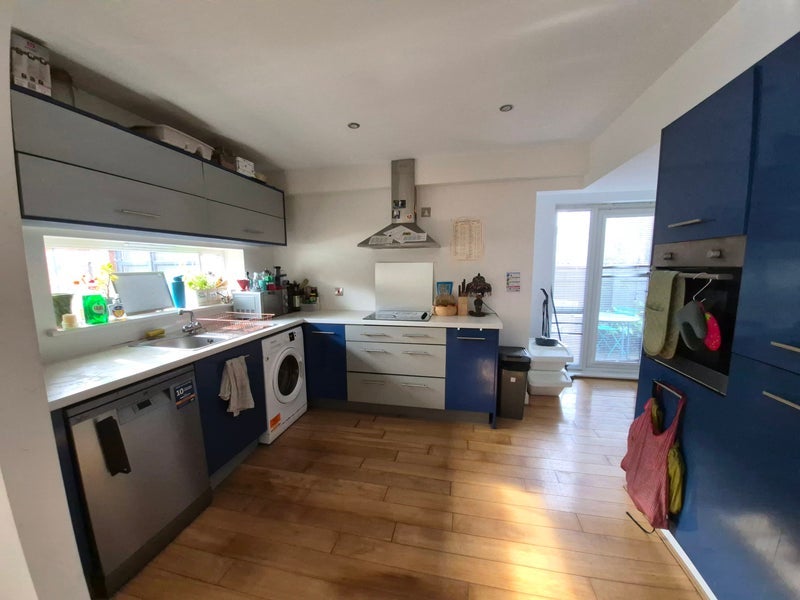 Room Needham Avenue in Manchester