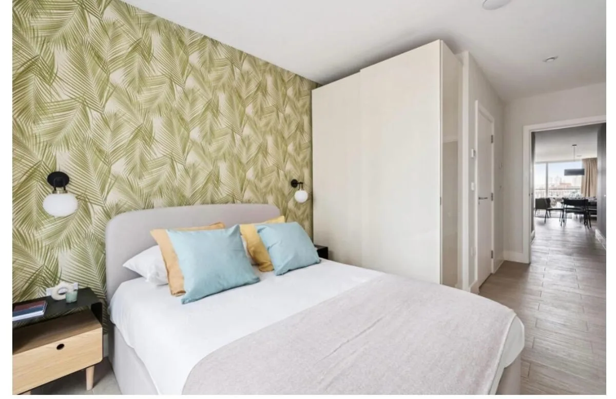 Flat Wyvil Road in Greater London