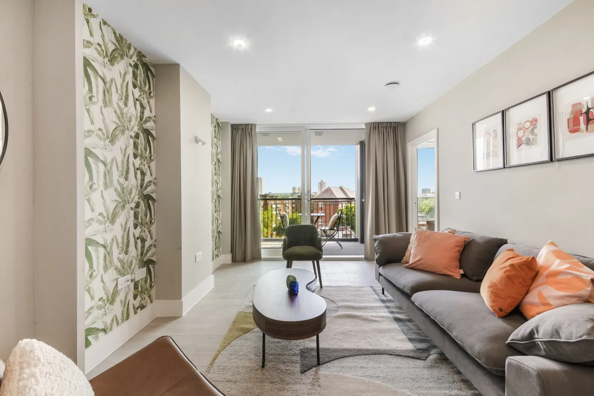 Flat Wyvil Road in Greater London