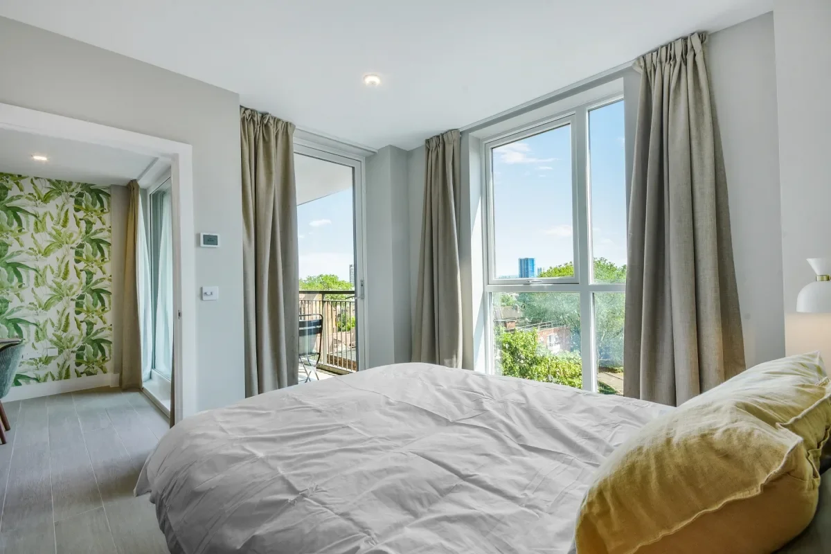 Flat Wyvil Road in Greater London