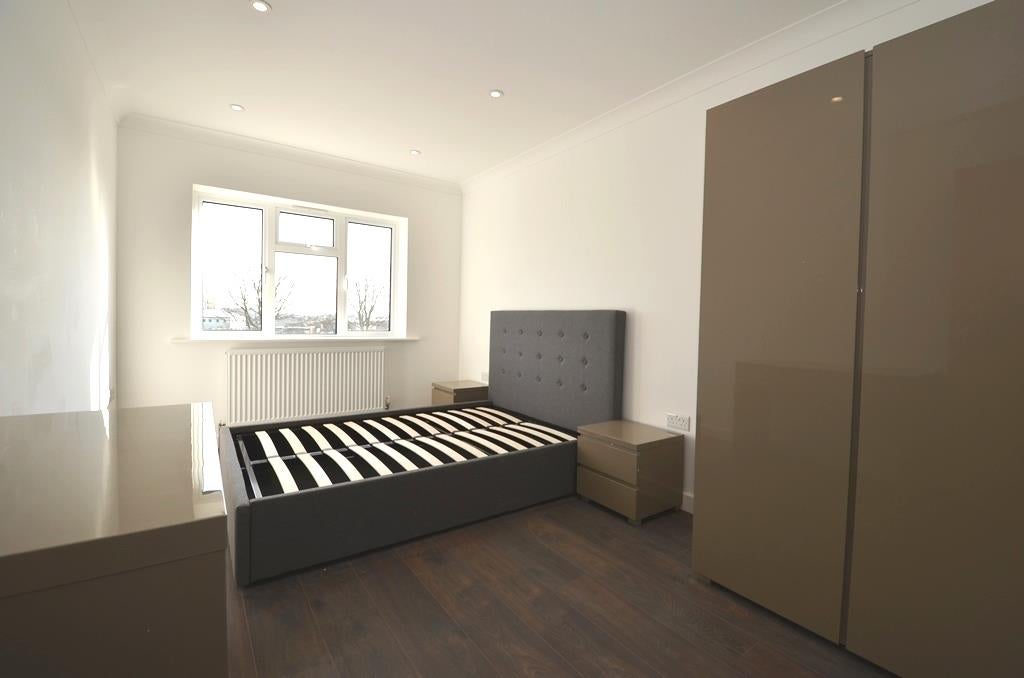 Flat Heath Road in Greater London