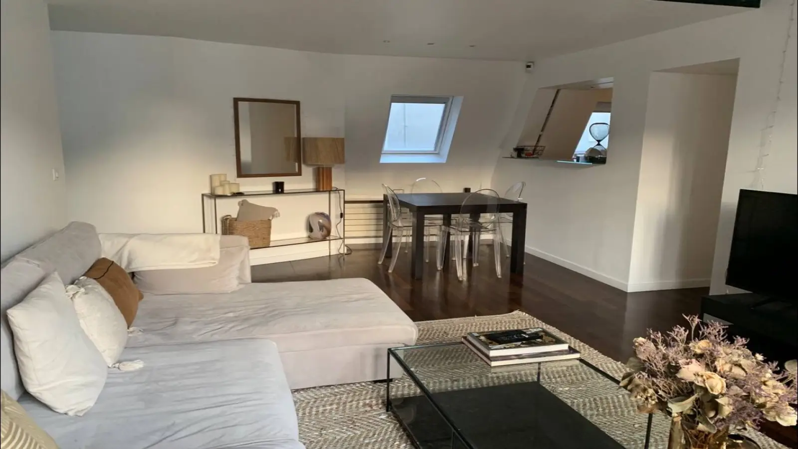 Appartement Cours Albert-Iᵉʳ à Paris