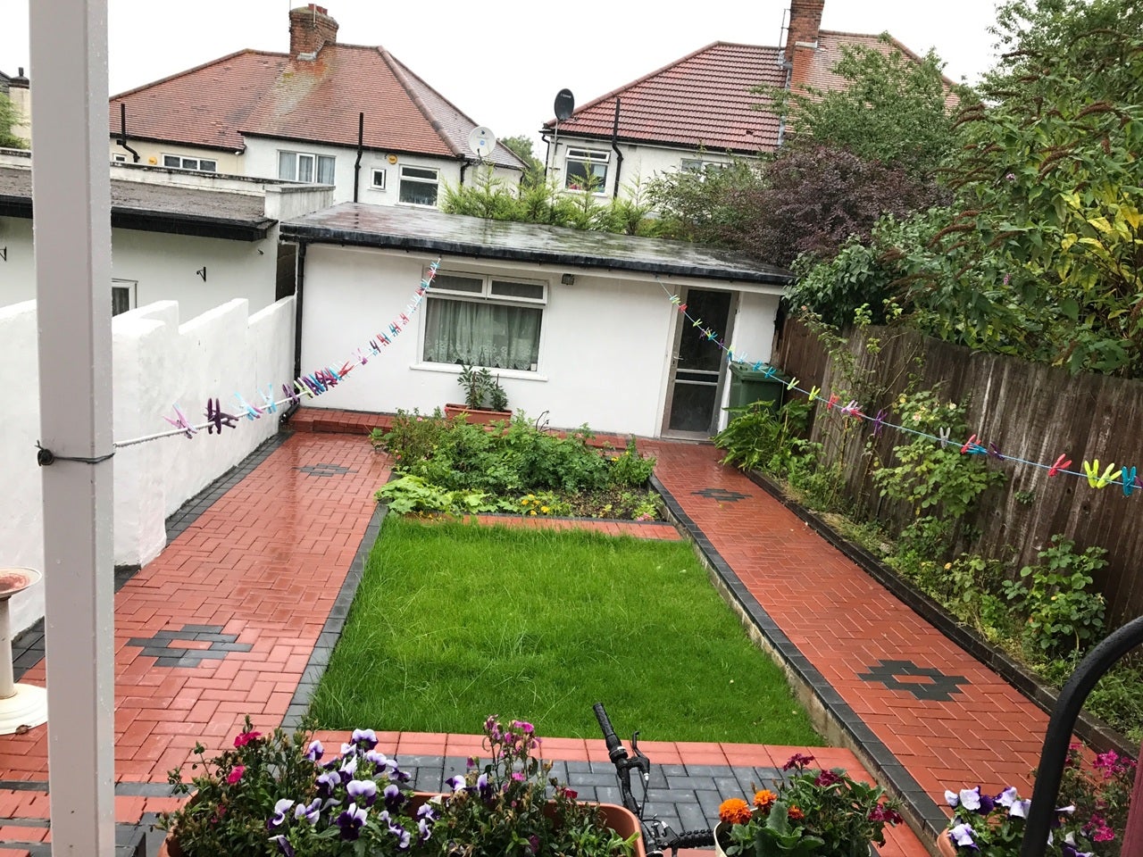 House Highfield Avenue in Greater London
