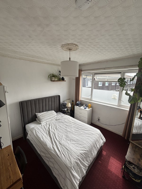 Room Malmesbury Road in Greater London