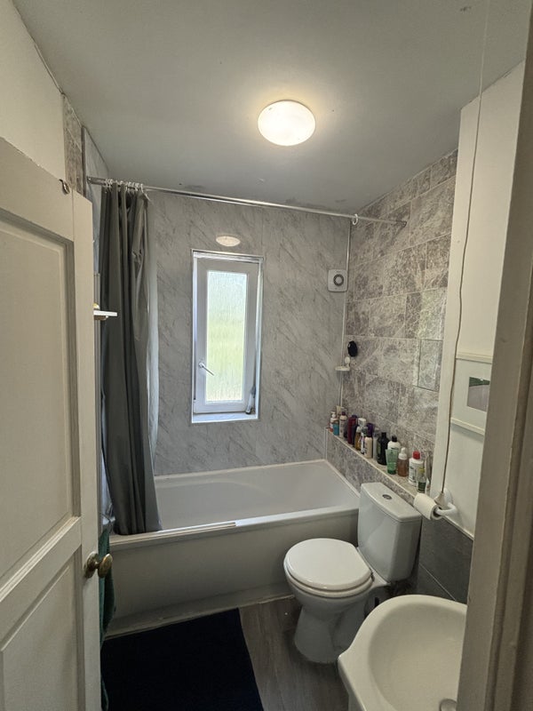 Room Malmesbury Road in Greater London