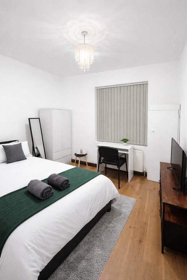 Room Crosland Road in Kirklees
