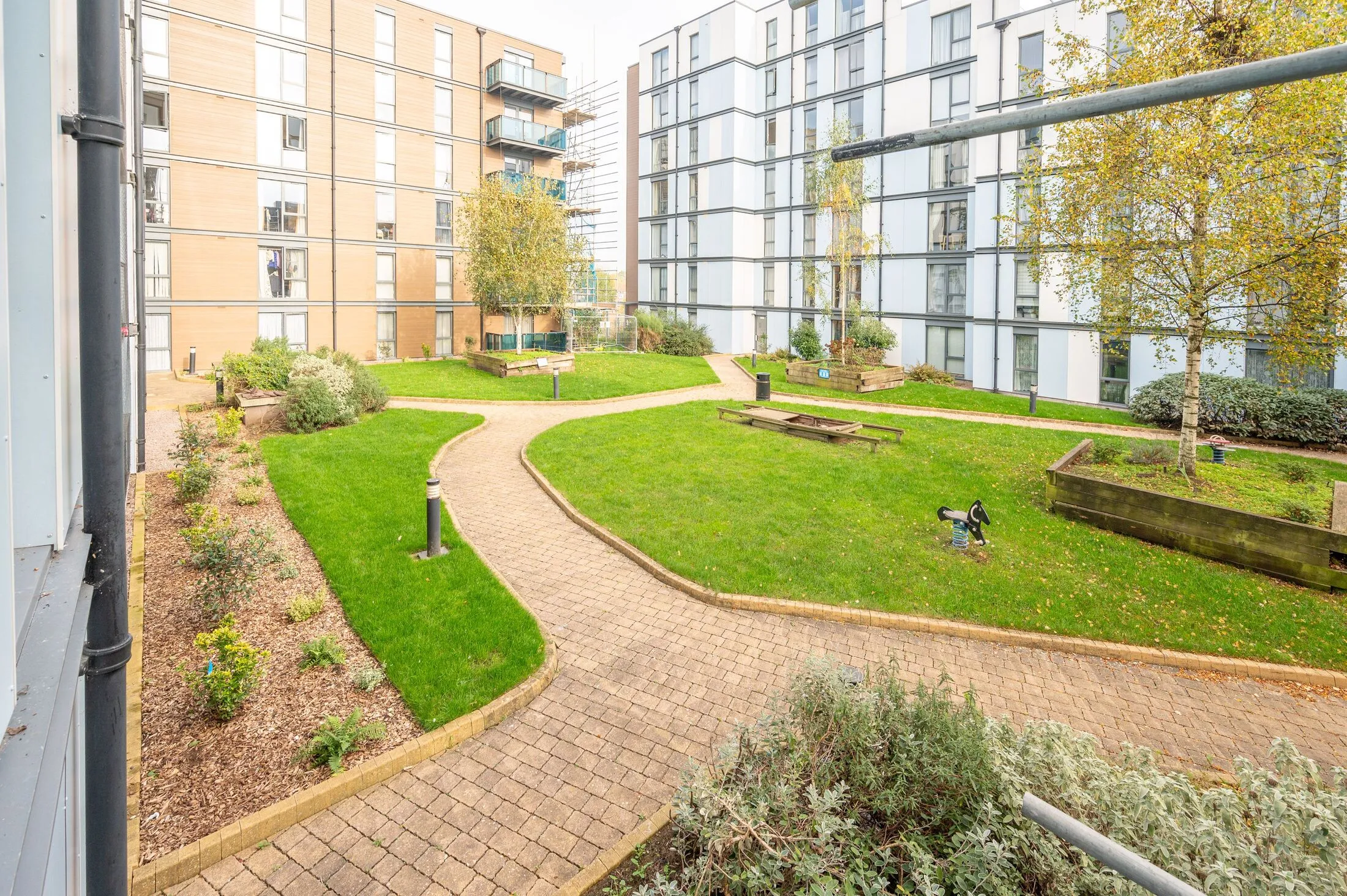 Flat Needleman Close in Greater London