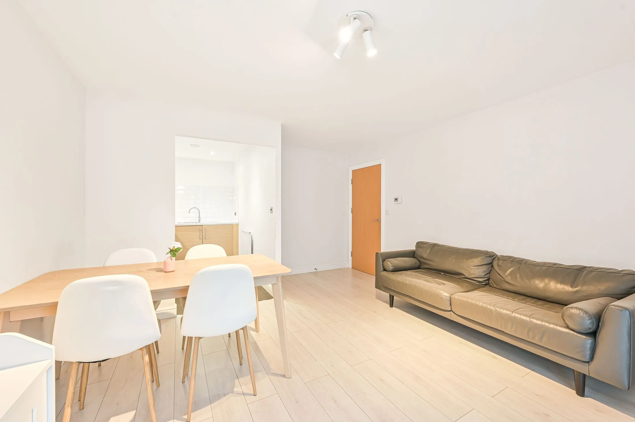 Flat Needleman Close in Greater London