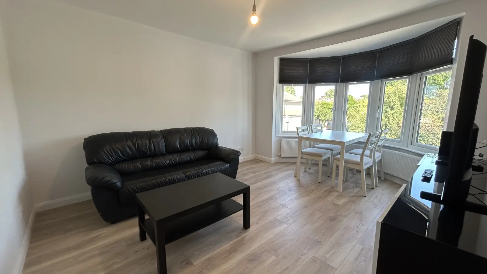 Flat Carnanton Road in Greater London