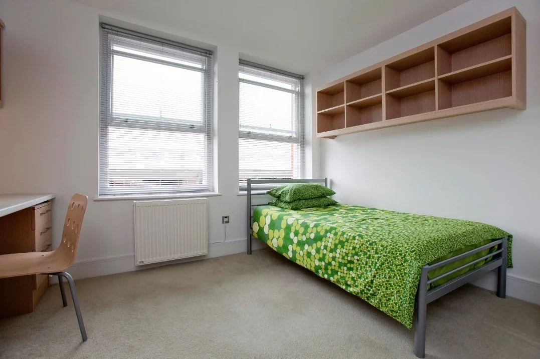 Flat Finchley Road in Greater London