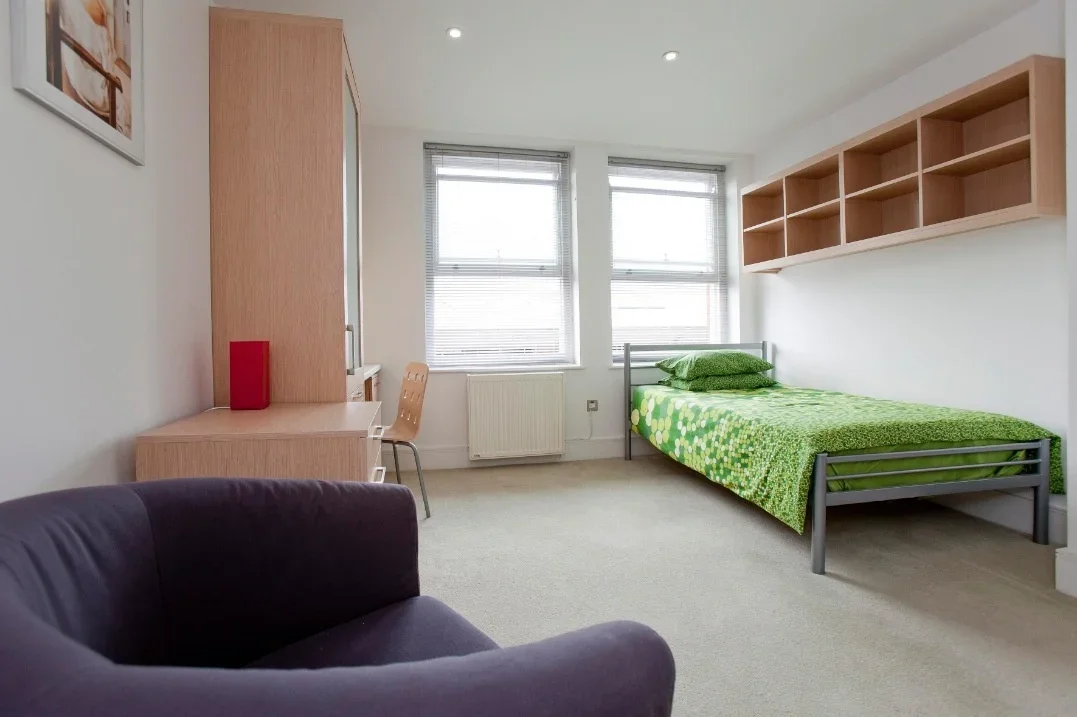 Flat Finchley Road in Greater London