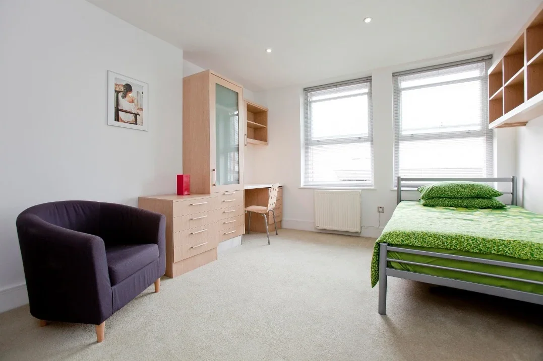 Flat Finchley Road in Greater London