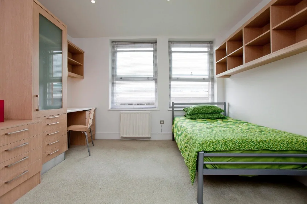 Flat Finchley Road in Greater London