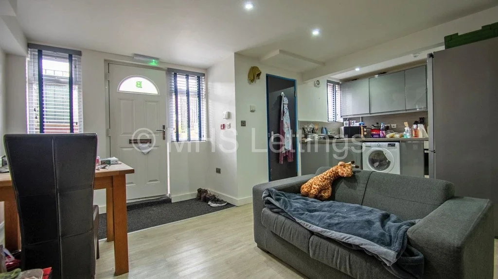 Flat Beechwood Road in Leeds