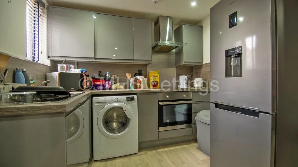 Flat Beechwood Road in Leeds