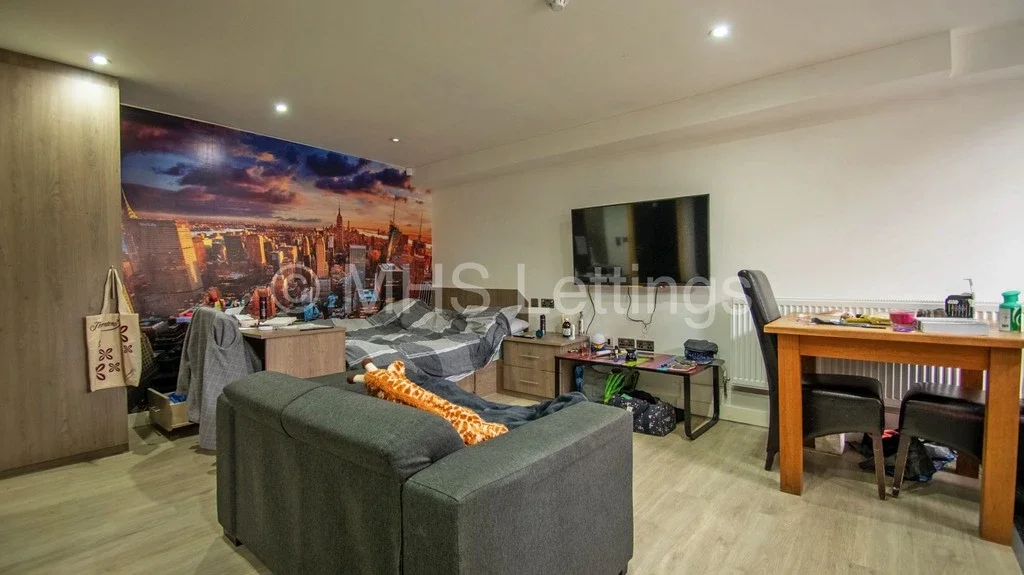 Flat Beechwood Road in Leeds