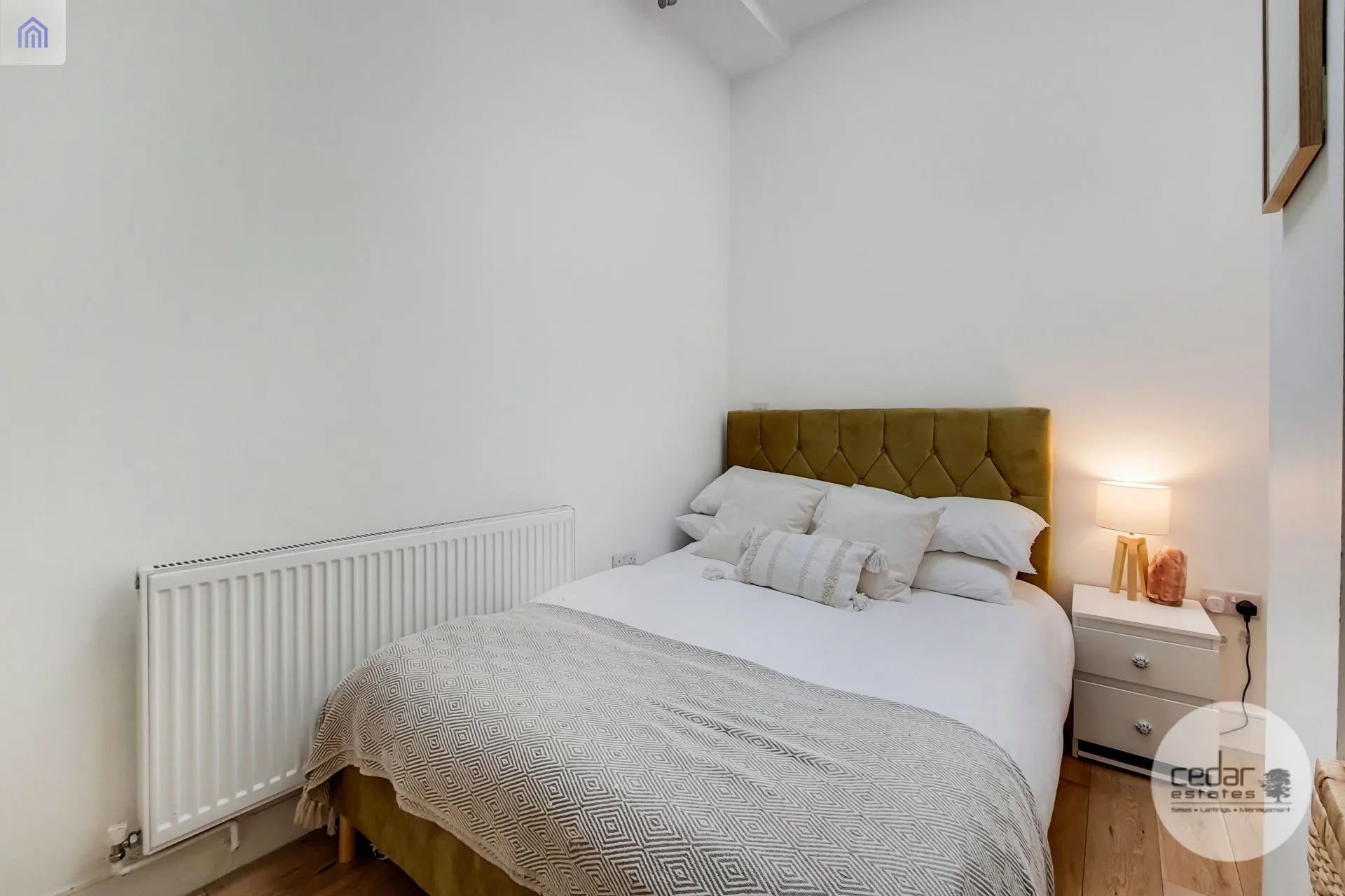 Flat Brixton Road in Greater London