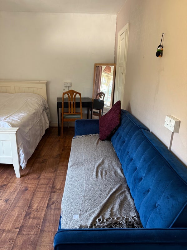 House Redlees Close in Greater London