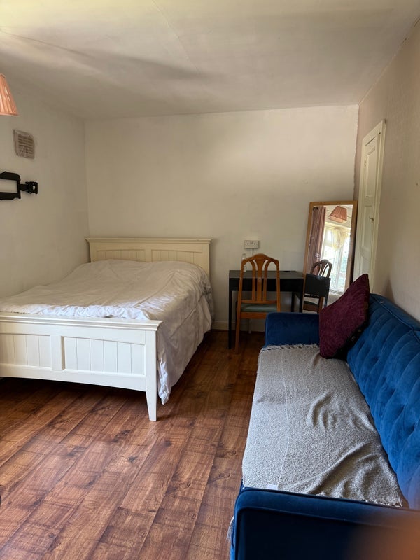 House Redlees Close in Greater London