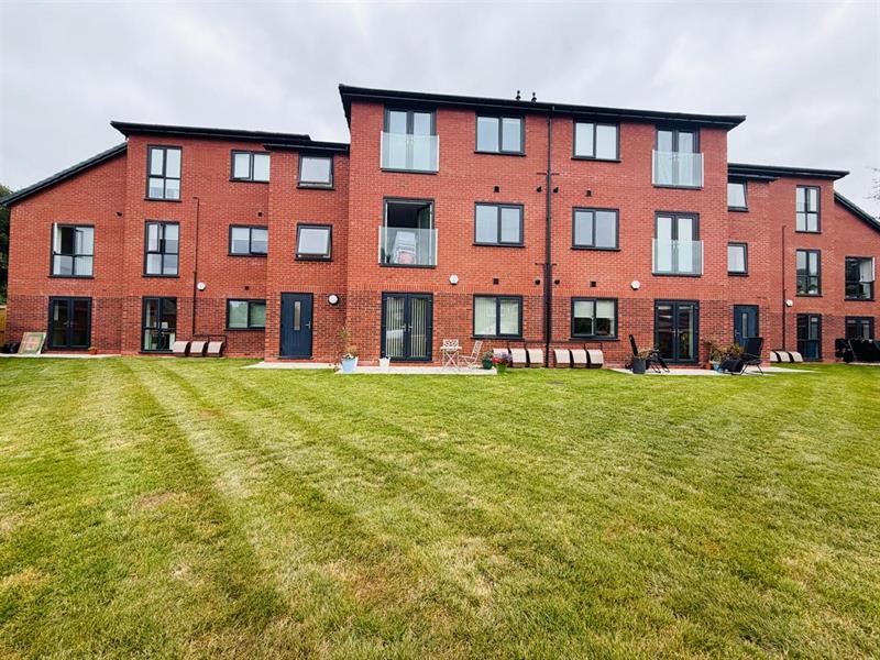 Flat Ward Drive in Prestwich