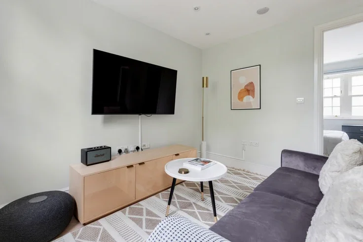 Flat Kennington Lane in Greater London