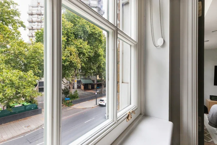 Flat Kennington Lane in Greater London