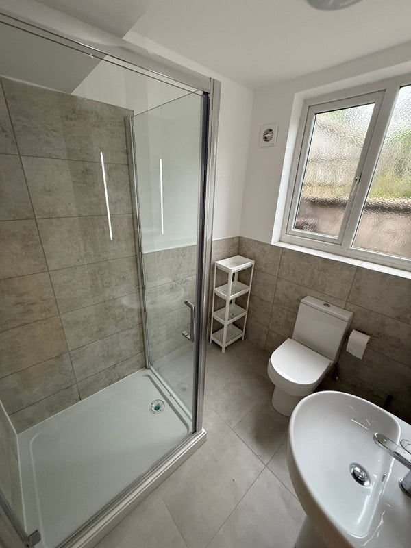 Room Snowdon Road in Bristol