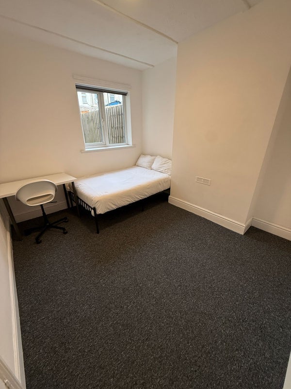 Room Snowdon Road in Bristol
