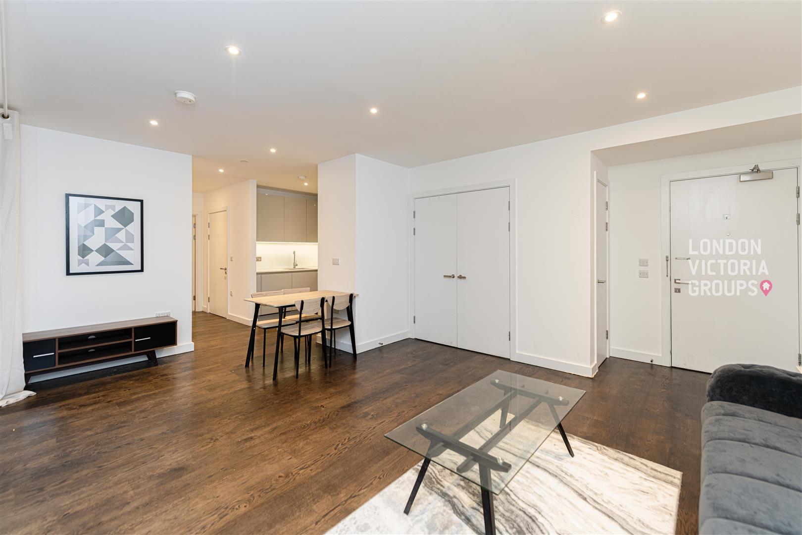 Flat Sayer Street in Greater London