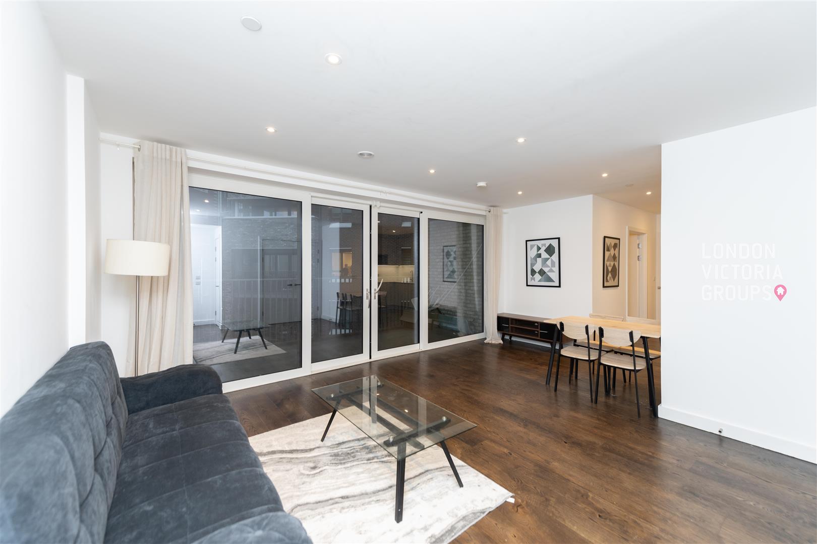 Flat Sayer Street in Greater London