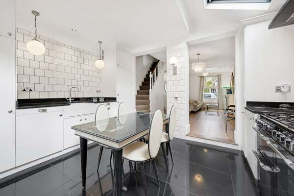 House Elsley Road in Greater London