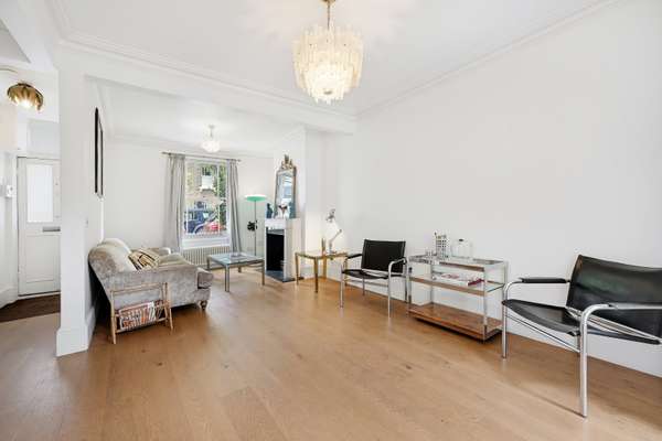 House Elsley Road in Greater London